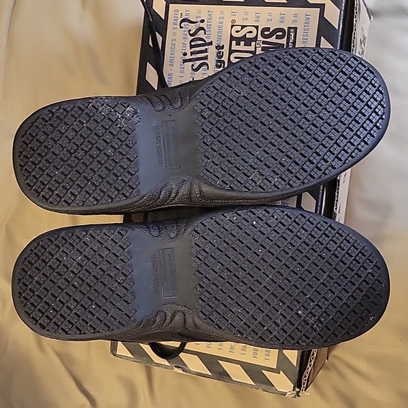 Nonslip shoes - Picture 4 of 6